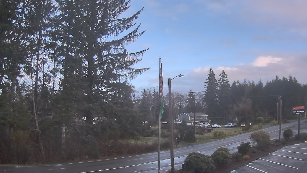 Thumbnail for current weather camera view from Wishkah Valley School in Aberdeen, Washington
