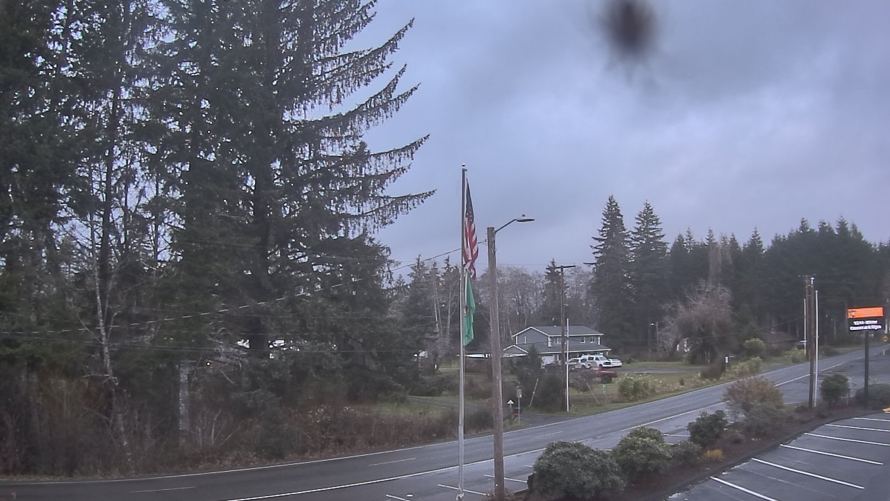 Thumbnail for current weather camera view from Wishkah Valley School in Aberdeen, Washington