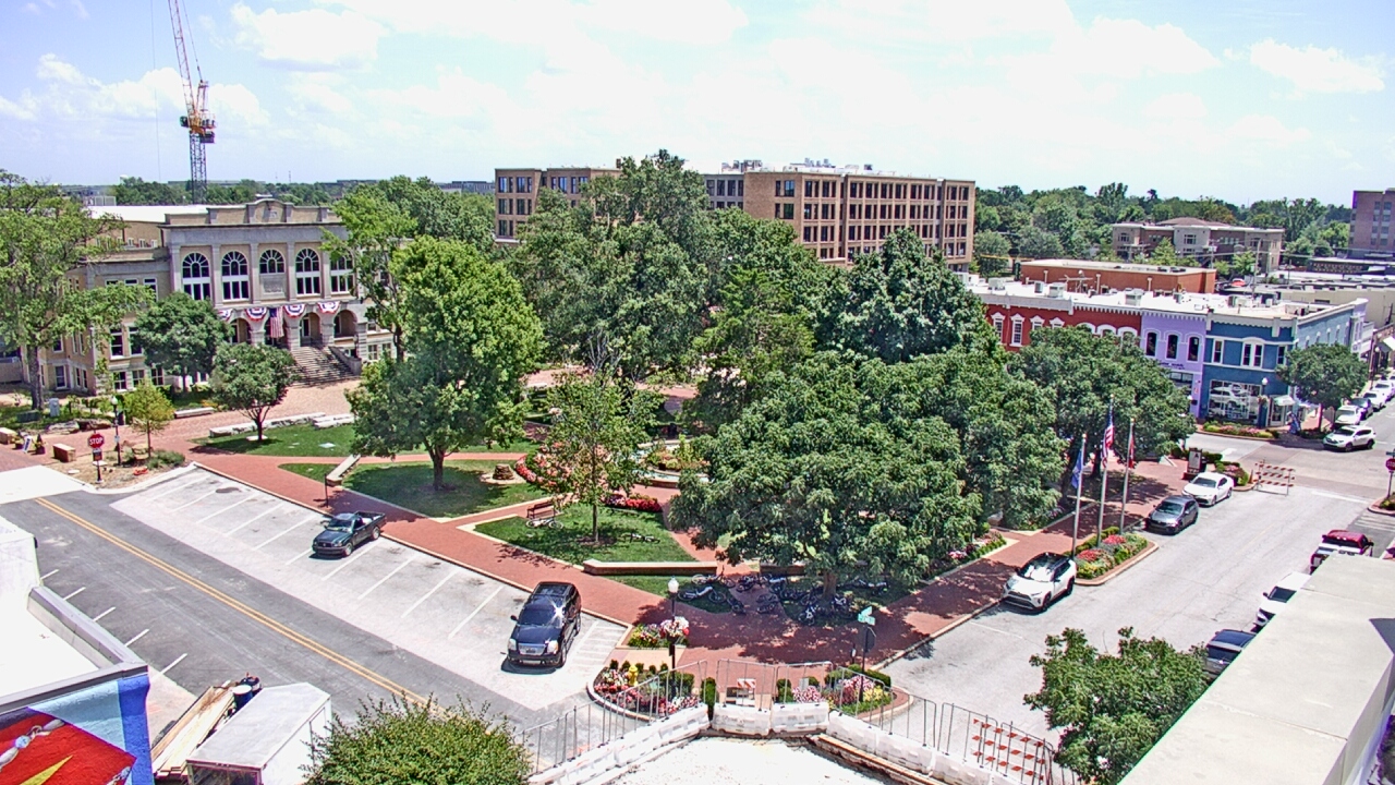 Thumbnail for current weather camera view from Walton�s 5 & 10 in Bentonville, Arkansas