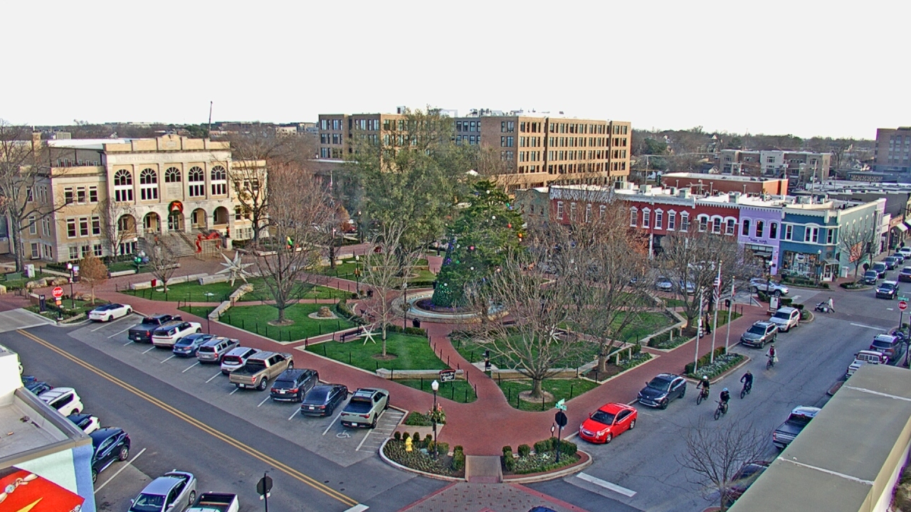 Thumbnail for current weather camera view from Walton�s 5 & 10 in Bentonville, Arkansas