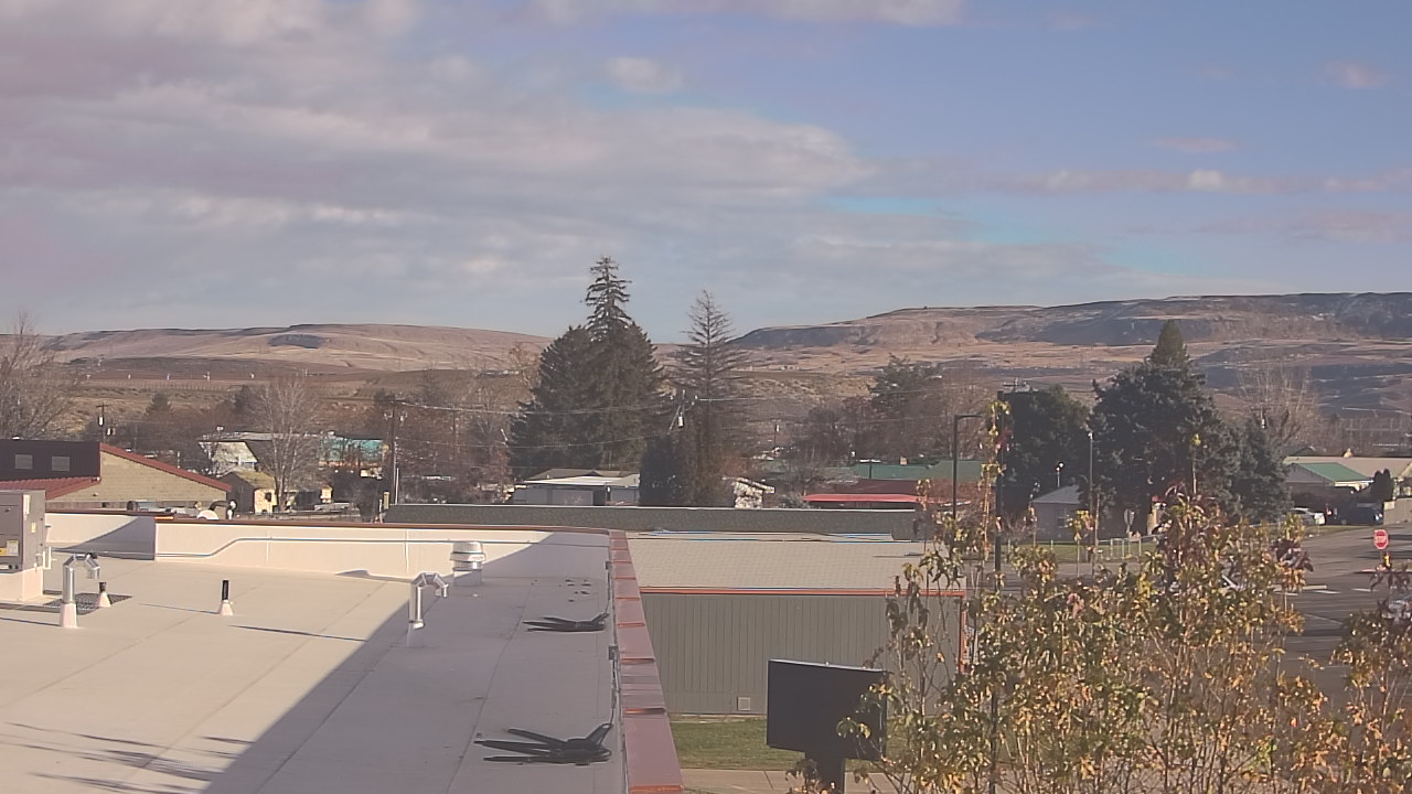Thumbnail for current weather camera view from Bridgeport High School in Bridgeport, Washington