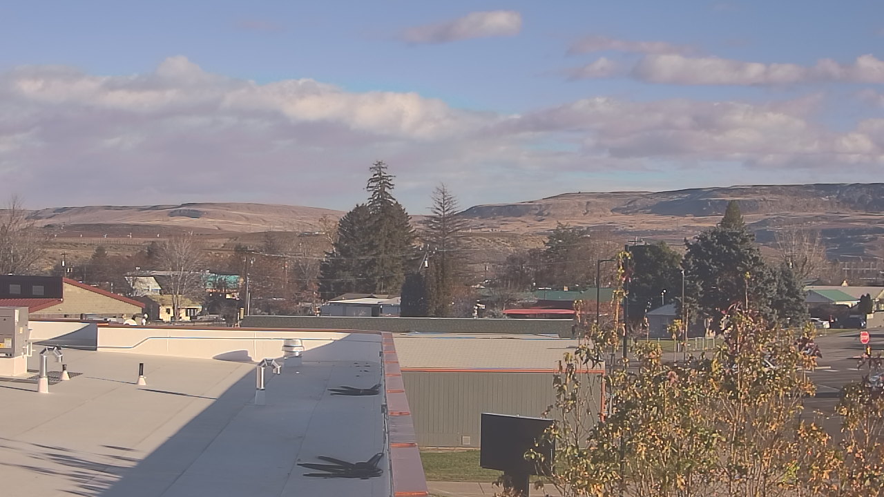 Thumbnail for current weather camera view from Bridgeport High School in Bridgeport, Washington