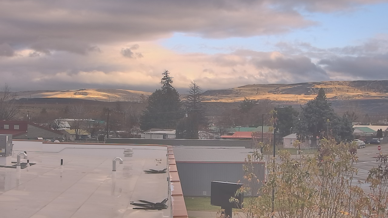 Thumbnail for current weather camera view from Bridgeport High School in Bridgeport, Washington