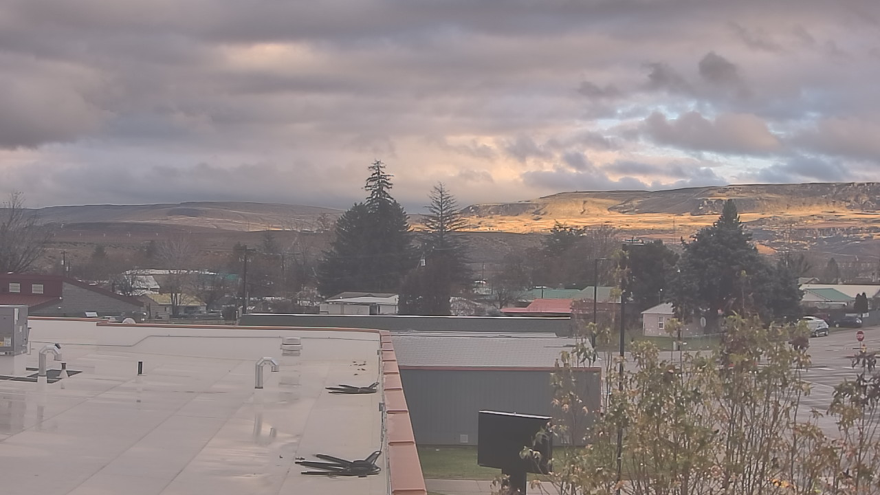 Thumbnail for current weather camera view from Bridgeport High School in Bridgeport, Washington