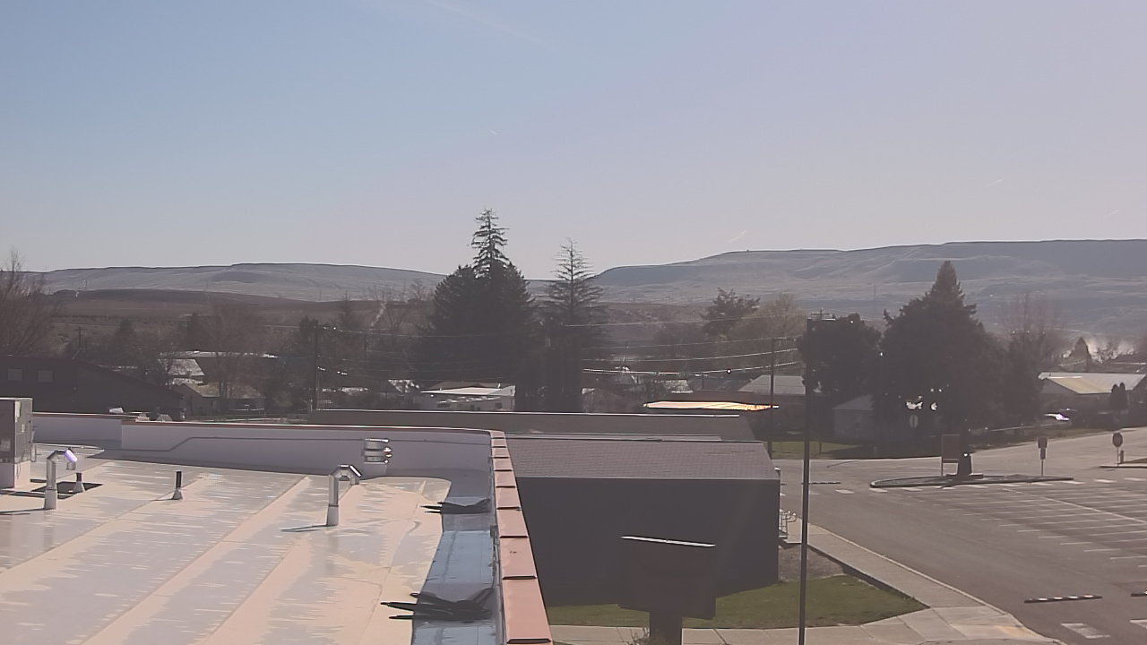 Thumbnail for current weather camera view from Bridgeport High School in Bridgeport, Washington