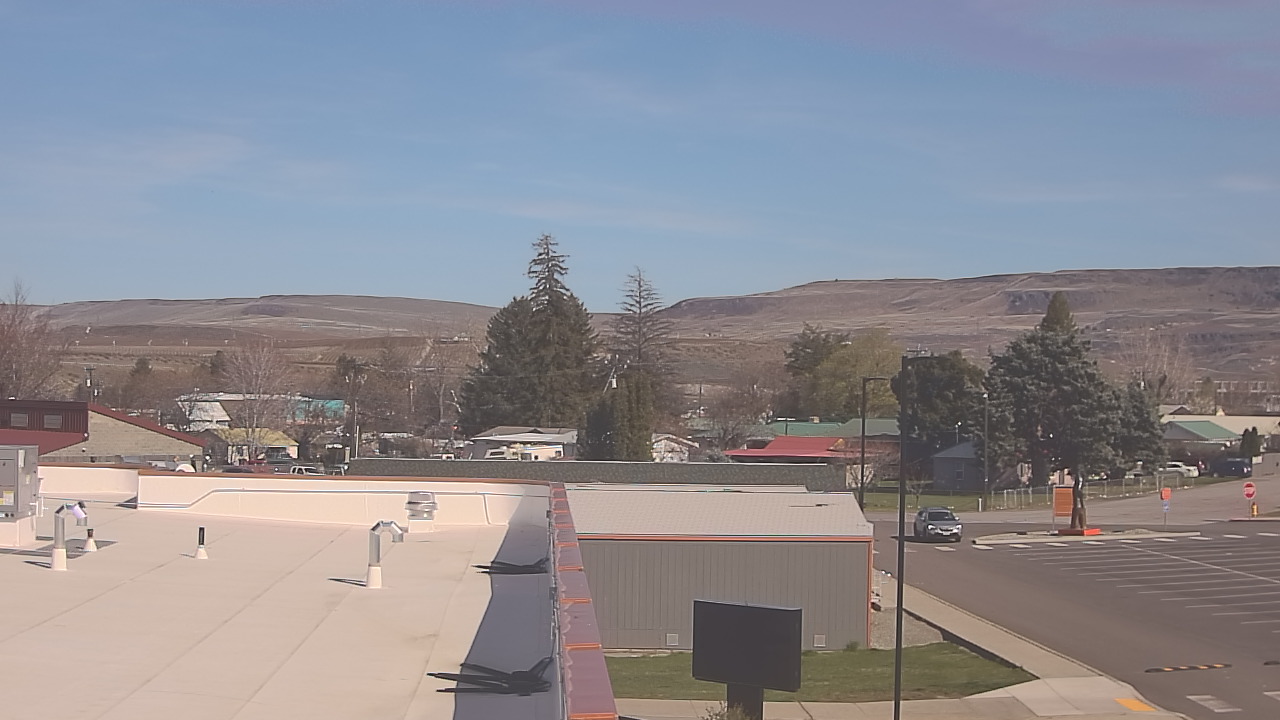 Thumbnail for current weather camera view from Bridgeport High School in Bridgeport, Washington