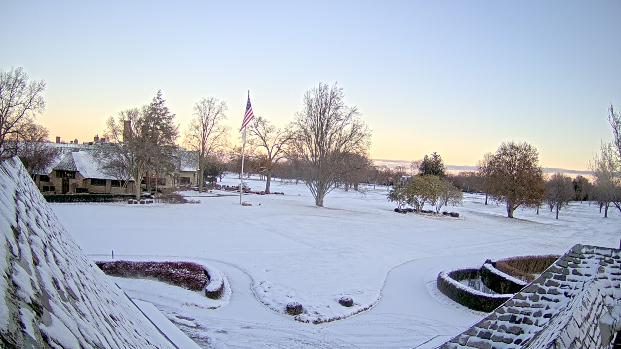 Thumbnail for current weather camera view from Country Club of Detroit in Grosse Pointe Farms, Michigan