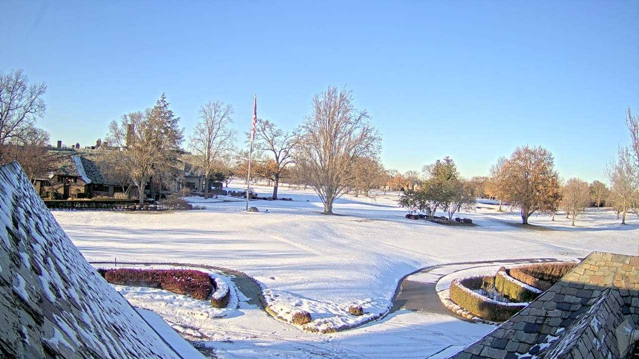 Thumbnail for current weather camera view from Country Club of Detroit in Grosse Pointe Farms, Michigan