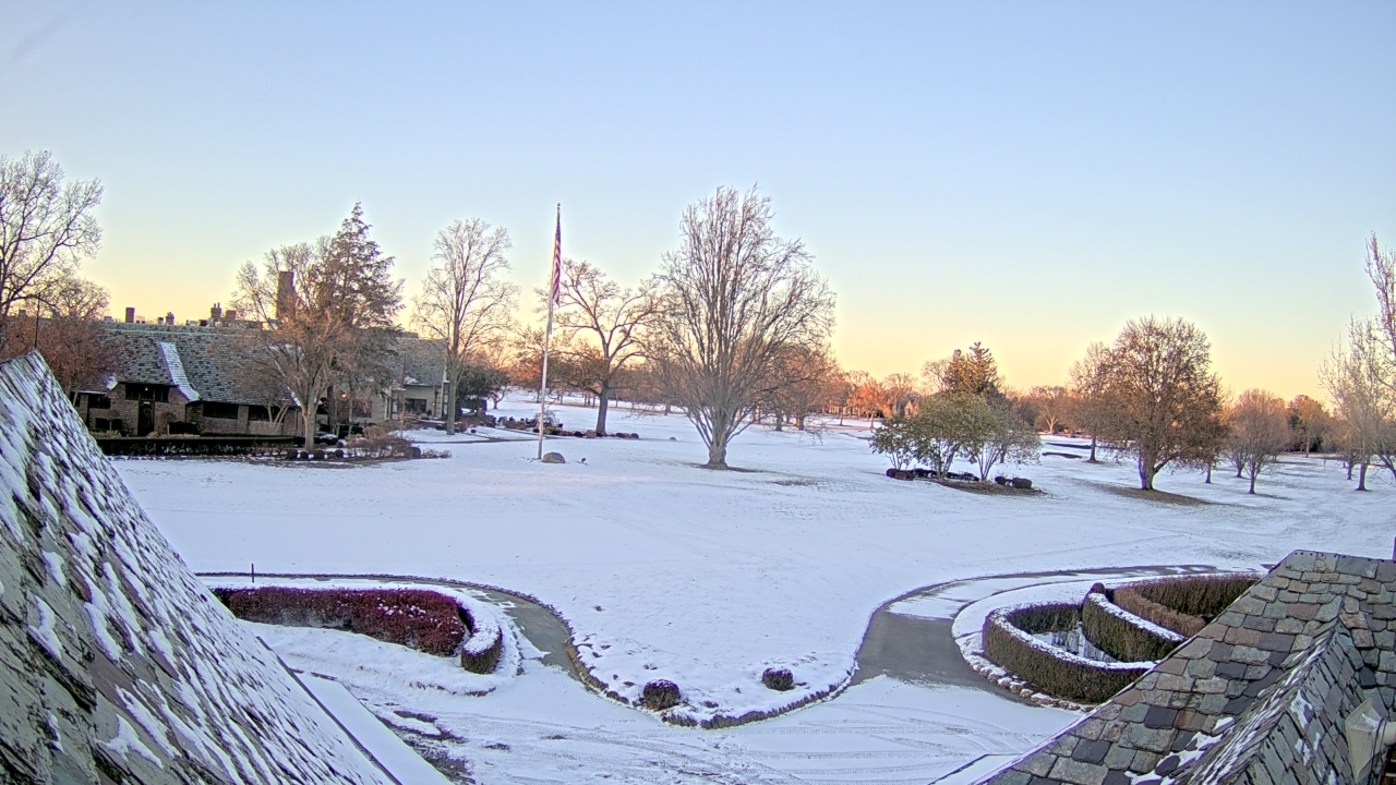 Thumbnail for current weather camera view from Country Club of Detroit in Grosse Pointe Farms, Michigan