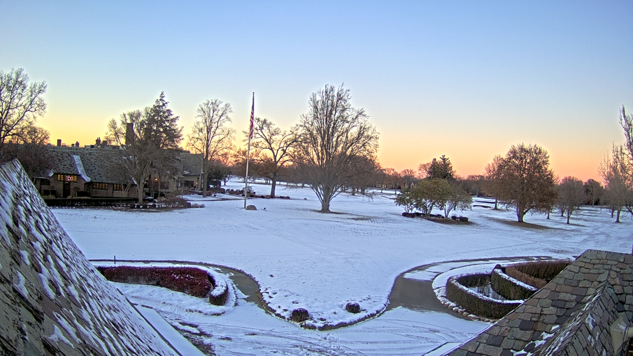 Thumbnail for current weather camera view from Country Club of Detroit in Grosse Pointe Farms, Michigan