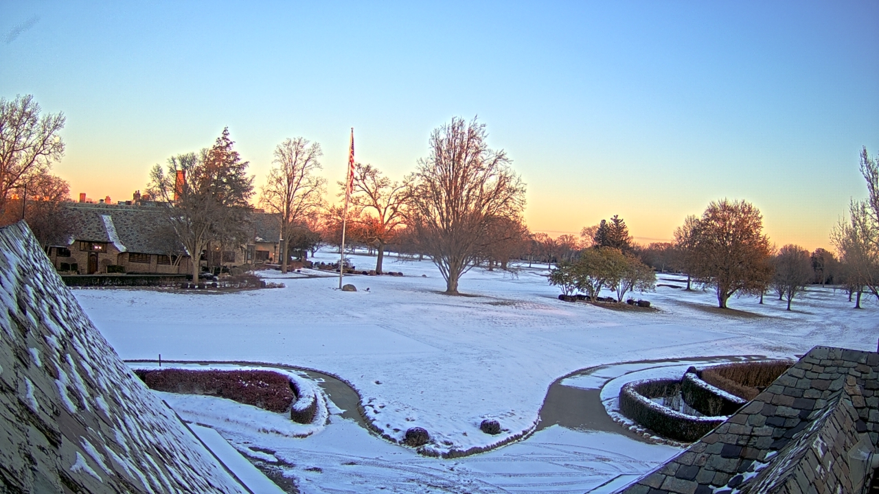 Thumbnail for current weather camera view from Country Club of Detroit in Grosse Pointe Farms, Michigan