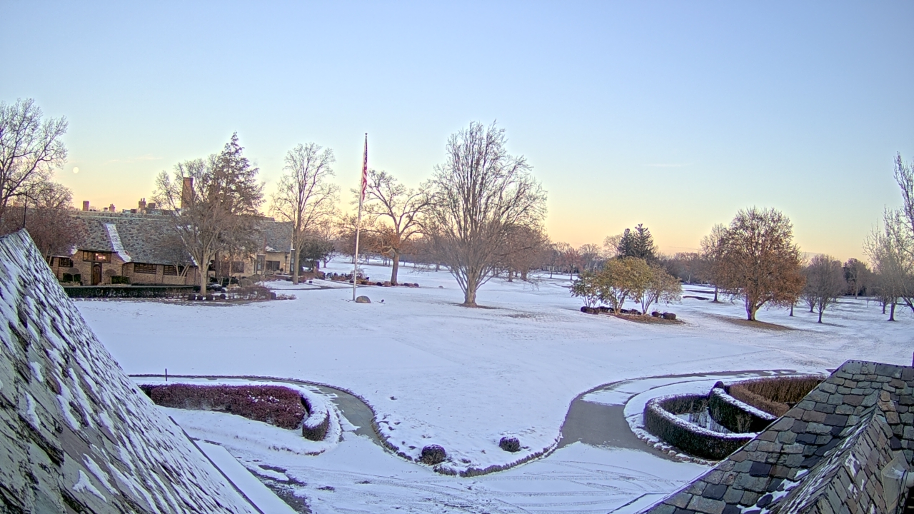 Thumbnail for current weather camera view from Country Club of Detroit in Grosse Pointe Farms, Michigan