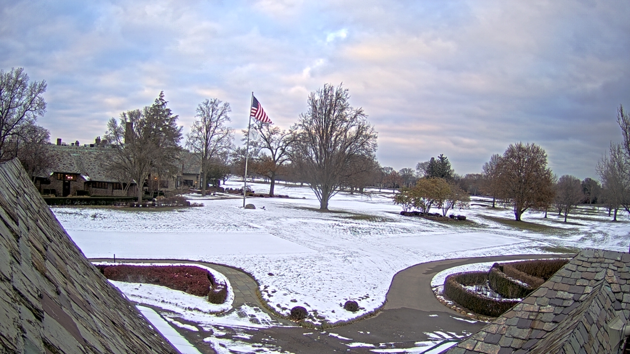 Thumbnail for current weather camera view from Country Club of Detroit in Grosse Pointe Farms, Michigan