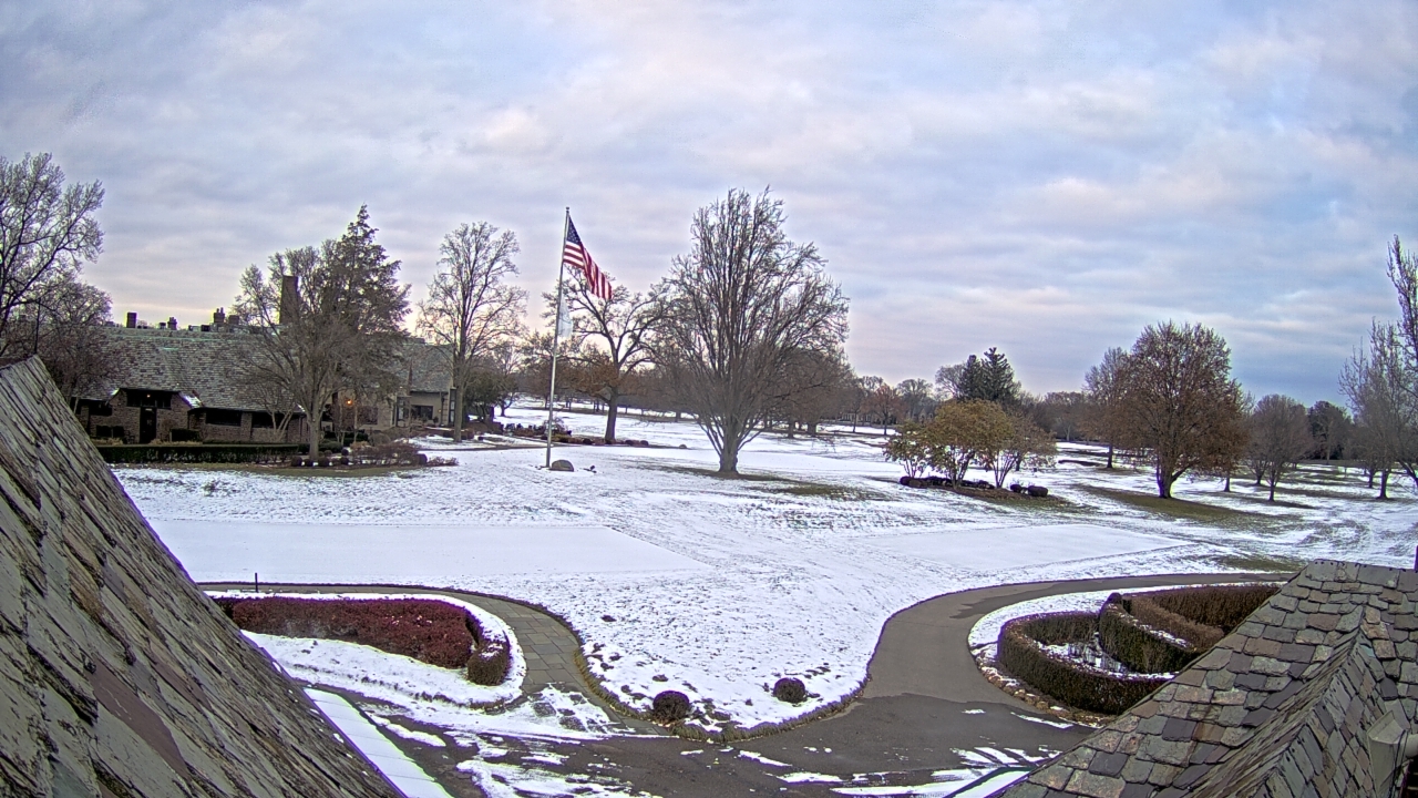 Thumbnail for current weather camera view from Country Club of Detroit in Grosse Pointe Farms, Michigan