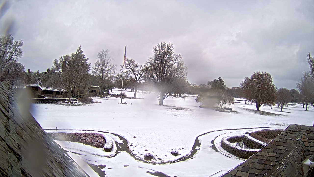Thumbnail for current weather camera view from Country Club of Detroit in Grosse Pointe Farms, Michigan