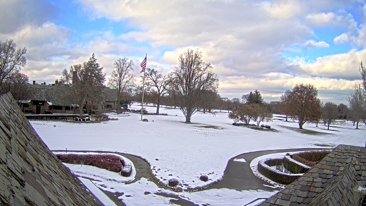 Thumbnail for current weather camera view from Country Club of Detroit in Grosse Pointe Farms, Michigan