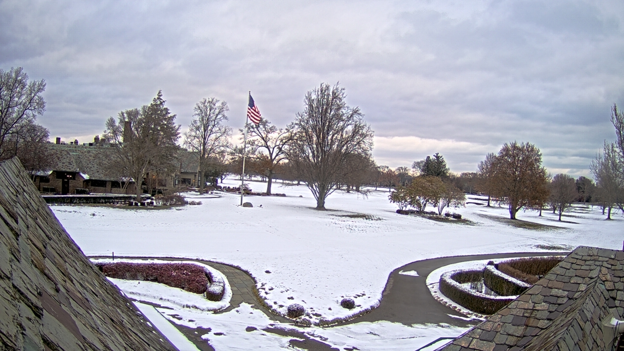 Thumbnail for current weather camera view from Country Club of Detroit in Grosse Pointe Farms, Michigan