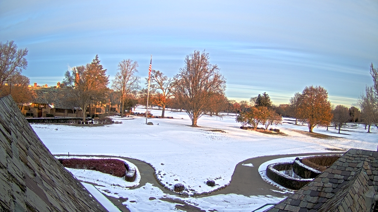 Thumbnail for current weather camera view from Country Club of Detroit in Grosse Pointe Farms, Michigan