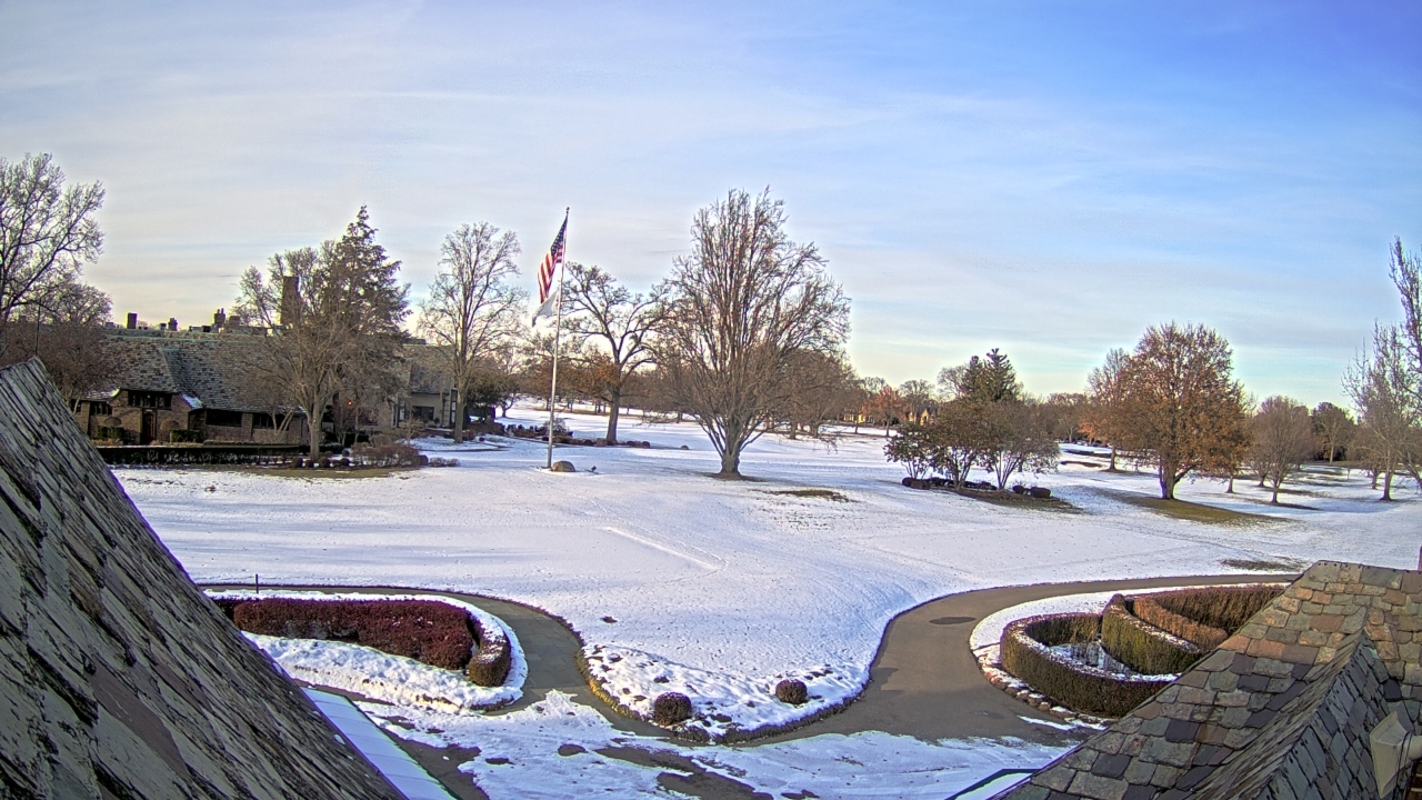 Thumbnail for current weather camera view from Country Club of Detroit in Grosse Pointe Farms, Michigan