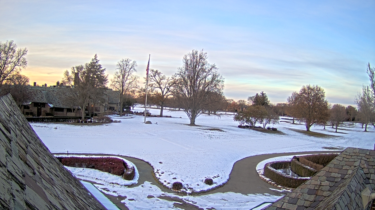Thumbnail for current weather camera view from Country Club of Detroit in Grosse Pointe Farms, Michigan