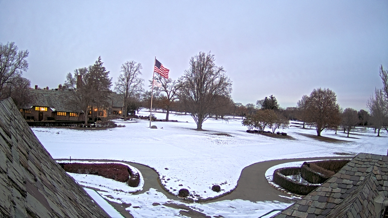 Thumbnail for current weather camera view from Country Club of Detroit in Grosse Pointe Farms, Michigan