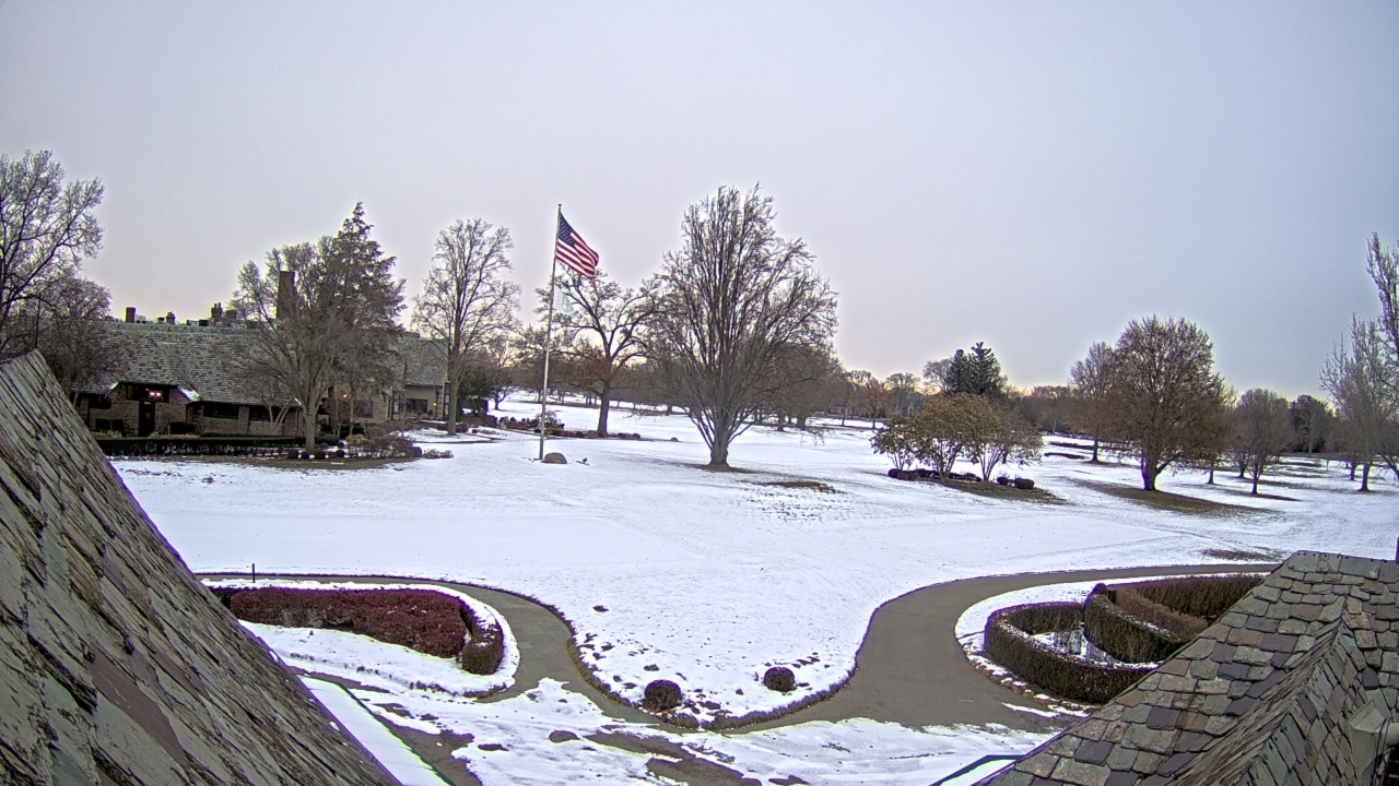 Thumbnail for current weather camera view from Country Club of Detroit in Grosse Pointe Farms, Michigan