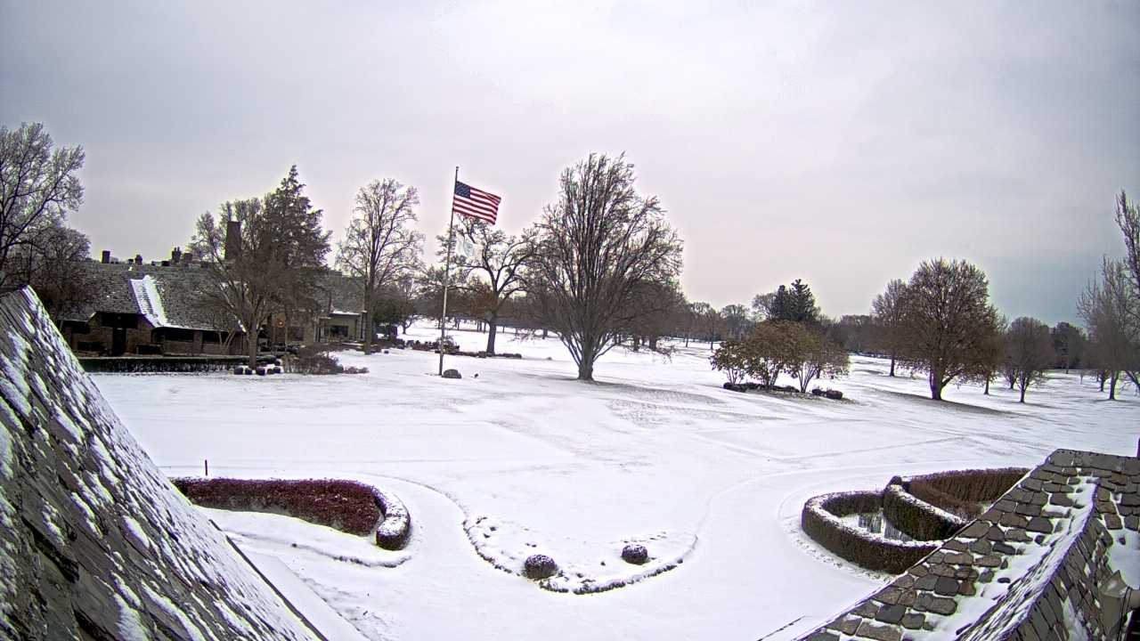 Thumbnail for current weather camera view from Country Club of Detroit in Grosse Pointe Farms, Michigan