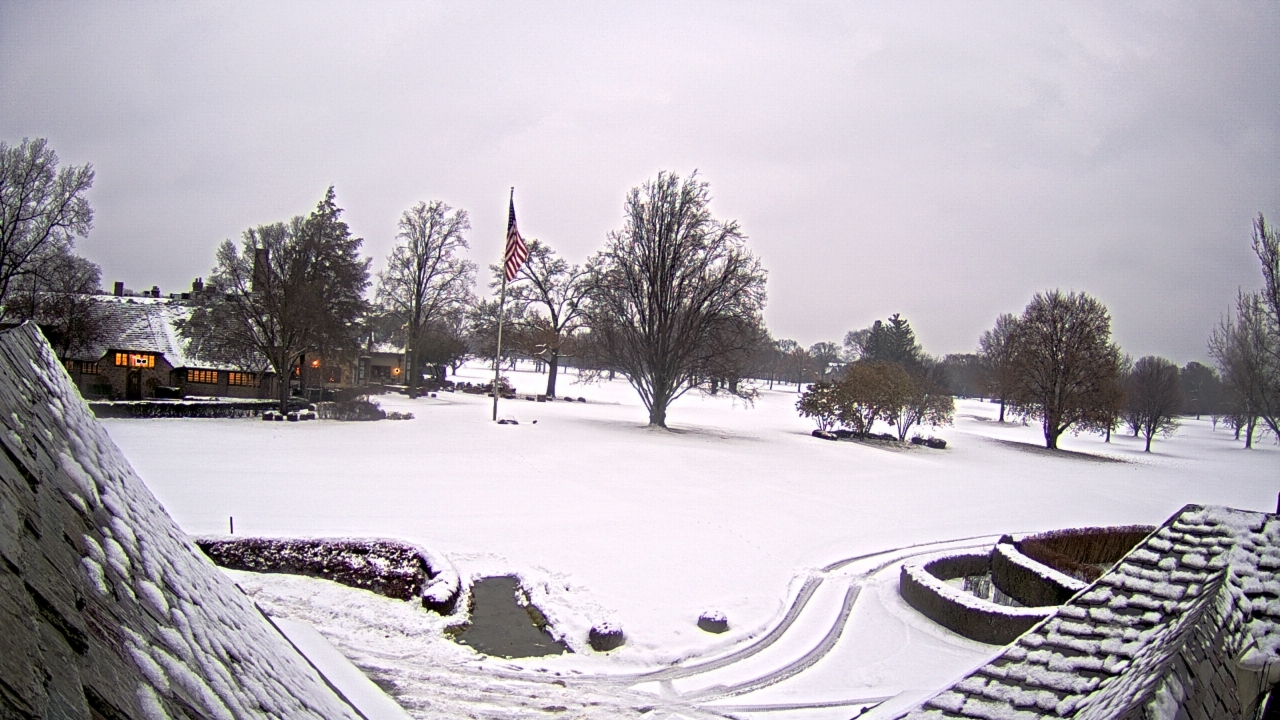 Thumbnail for current weather camera view from Country Club of Detroit in Grosse Pointe Farms, Michigan
