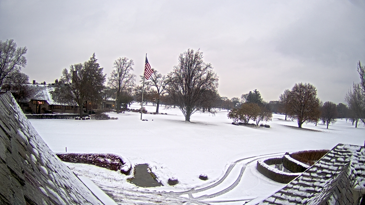 Thumbnail for current weather camera view from Country Club of Detroit in Grosse Pointe Farms, Michigan