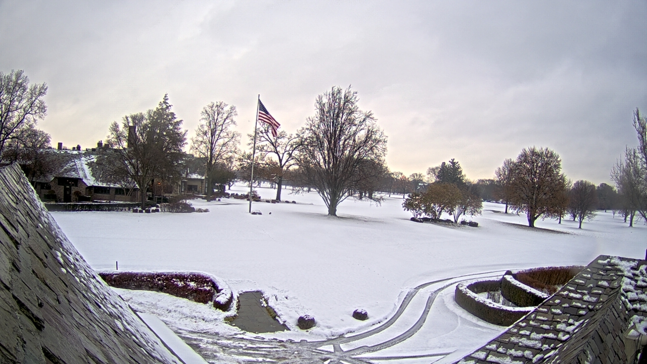 Thumbnail for current weather camera view from Country Club of Detroit in Grosse Pointe Farms, Michigan