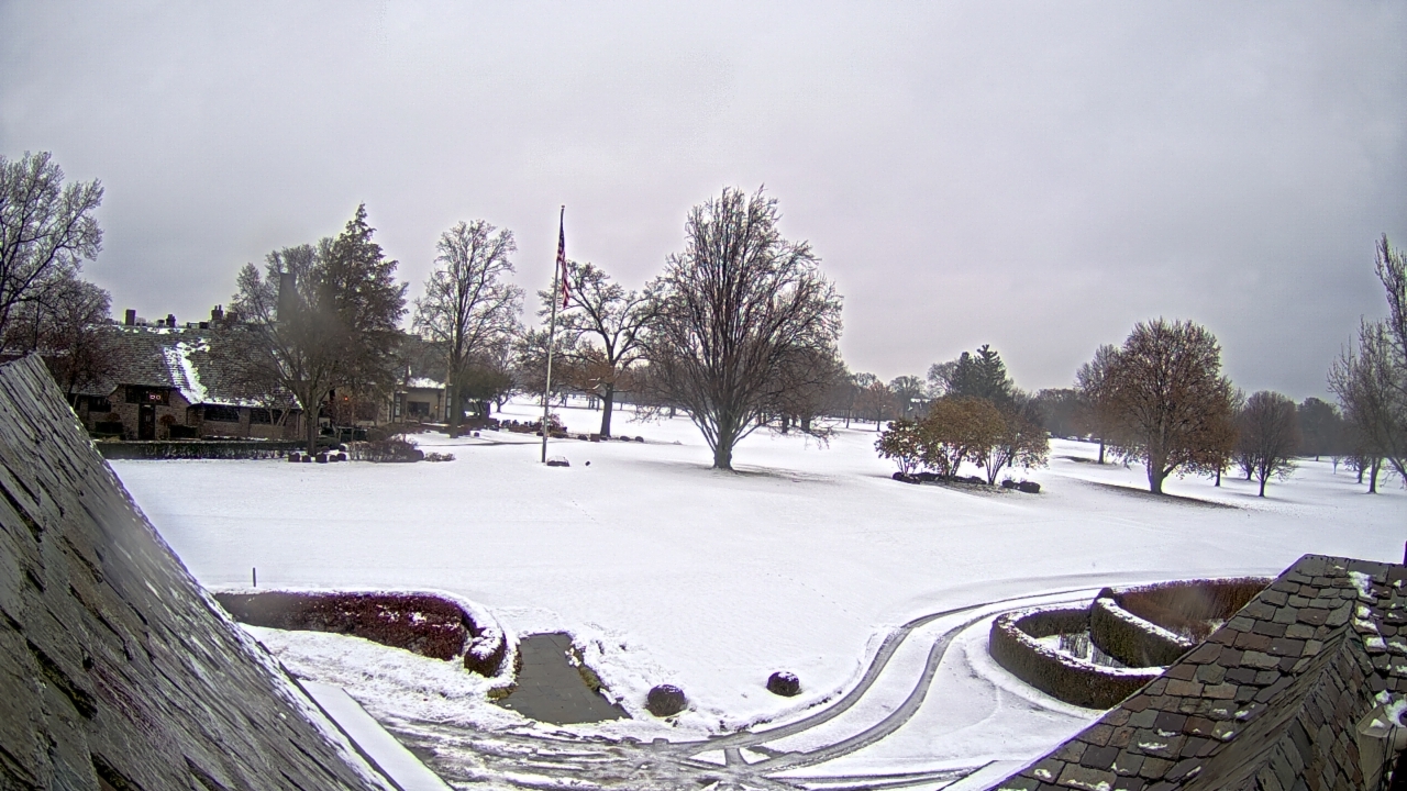 Thumbnail for current weather camera view from Country Club of Detroit in Grosse Pointe Farms, Michigan