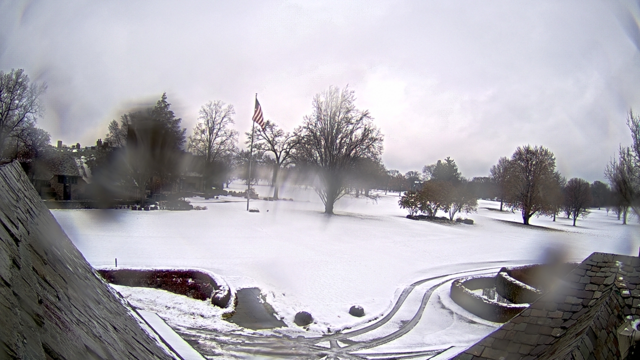 Thumbnail for current weather camera view from Country Club of Detroit in Grosse Pointe Farms, Michigan