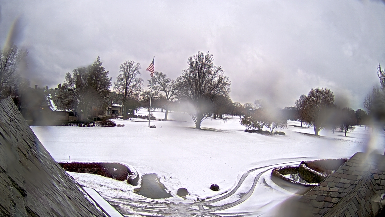 Thumbnail for current weather camera view from Country Club of Detroit in Grosse Pointe Farms, Michigan
