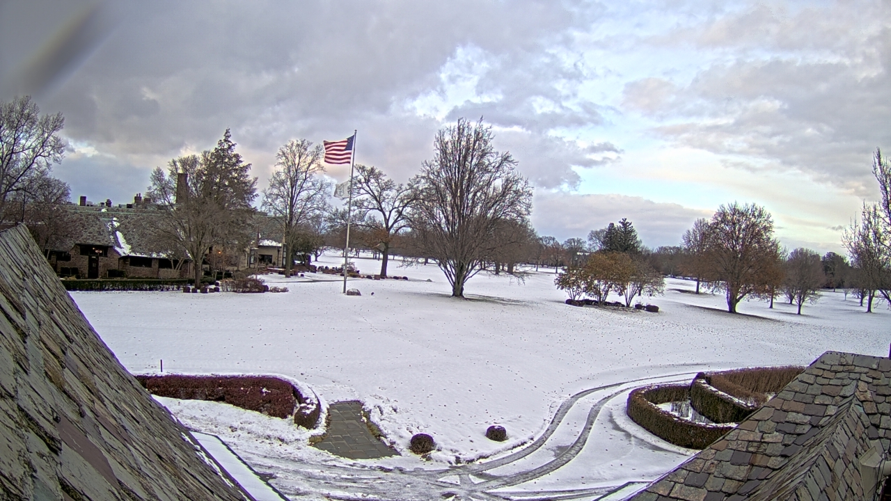 Thumbnail for current weather camera view from Country Club of Detroit in Grosse Pointe Farms, Michigan