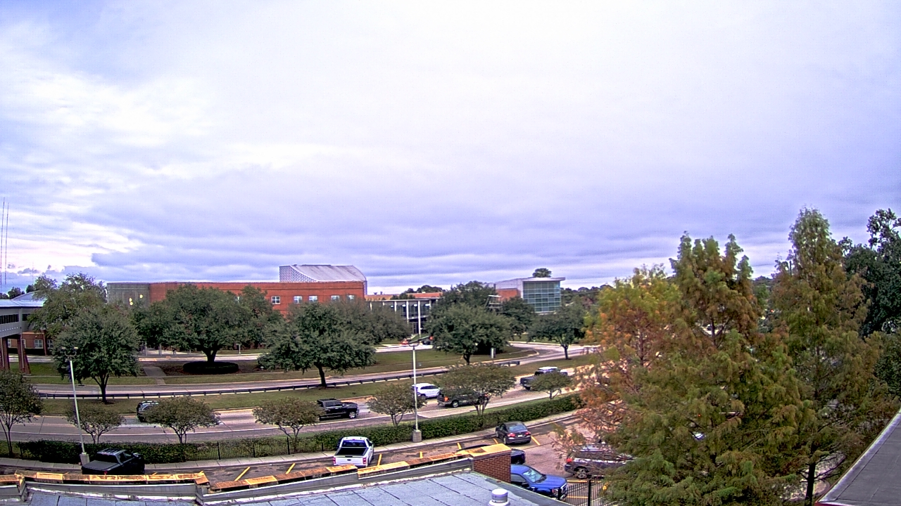 Thumbnail for current weather camera view from Chalmette HS in Chalmette, Louisiana