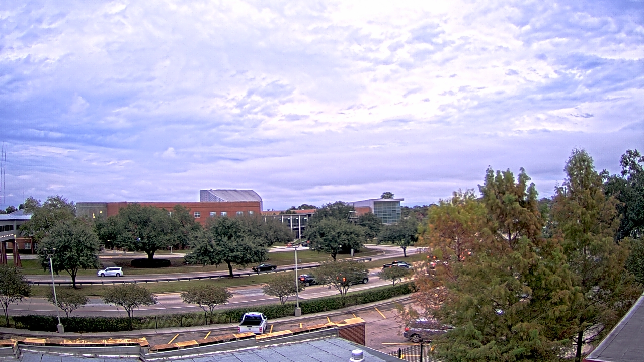Thumbnail for current weather camera view from Chalmette HS in Chalmette, Louisiana
