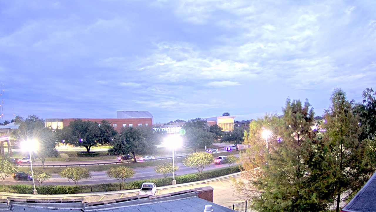 Thumbnail for current weather camera view from Chalmette HS in Chalmette, Louisiana