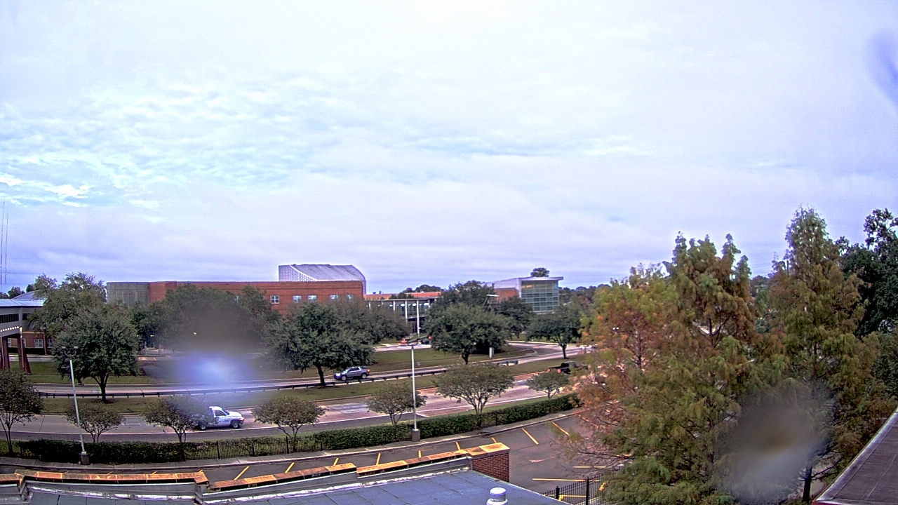 Thumbnail for current weather camera view from Chalmette HS in Chalmette, Louisiana