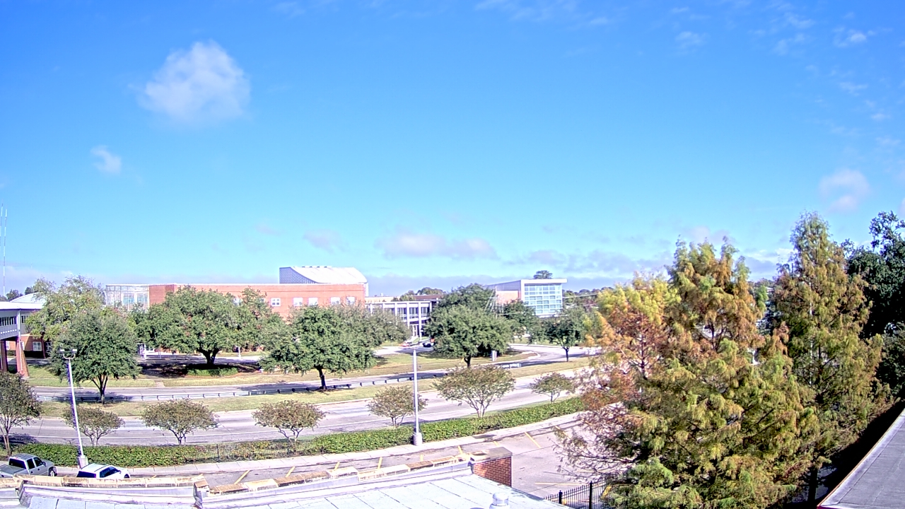 Thumbnail for current weather camera view from Chalmette HS in Chalmette, Louisiana