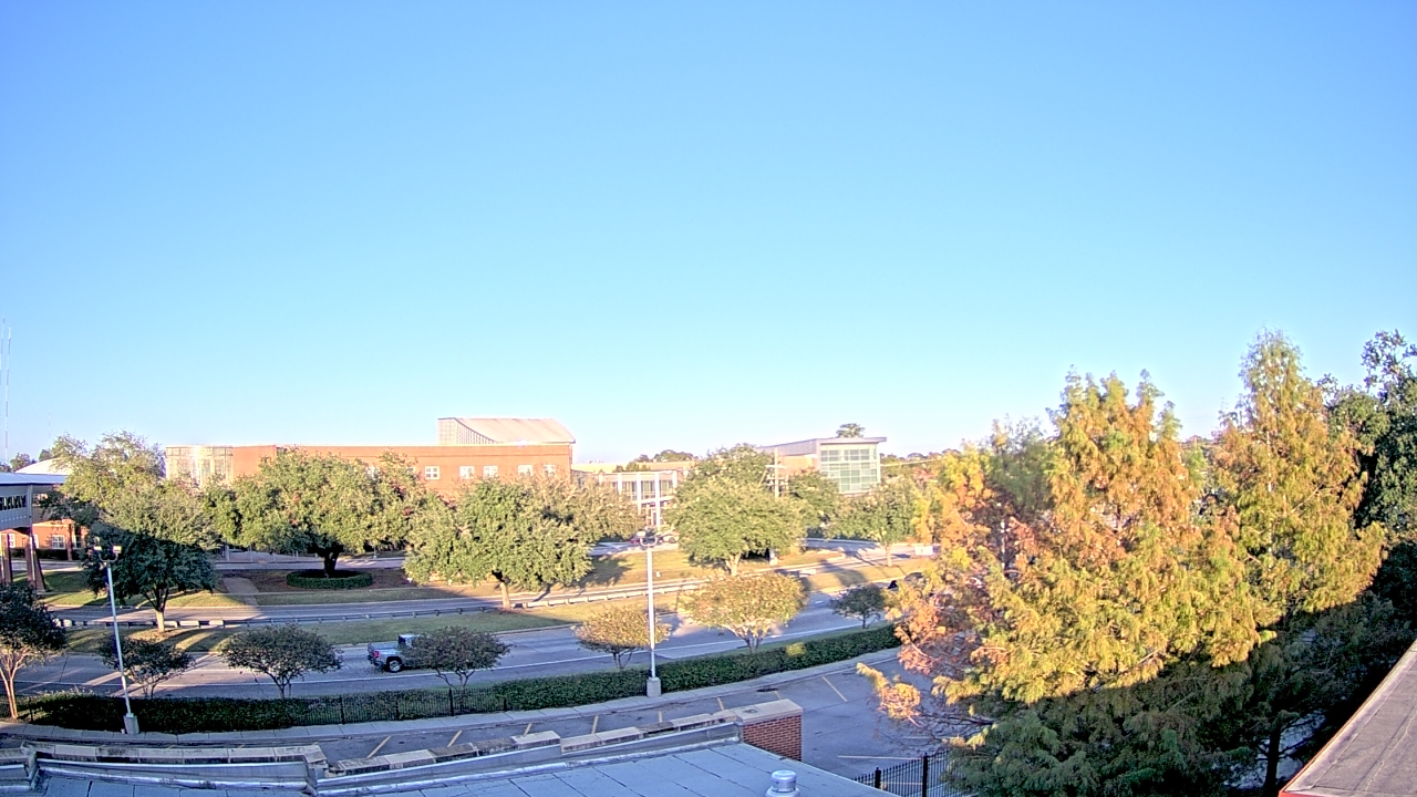 Thumbnail for current weather camera view from Chalmette HS in Chalmette, Louisiana