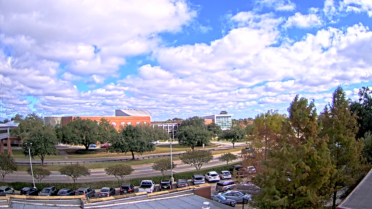 Thumbnail for current weather camera view from Chalmette HS in Chalmette, Louisiana