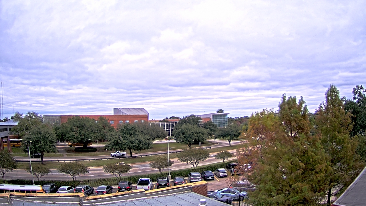 Thumbnail for current weather camera view from Chalmette HS in Chalmette, Louisiana