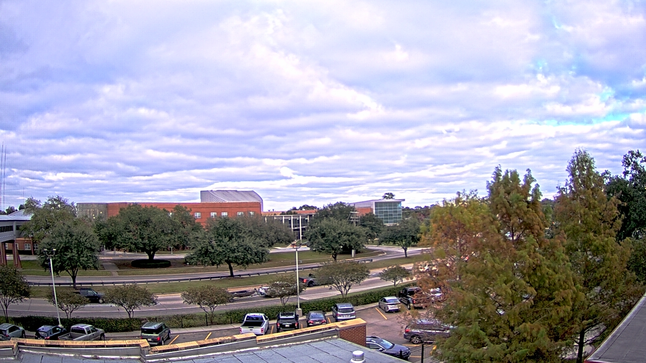 Thumbnail for current weather camera view from Chalmette HS in Chalmette, Louisiana