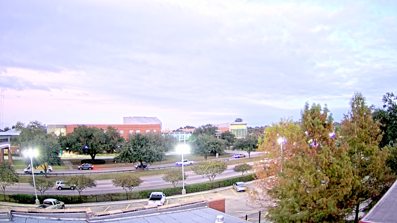 Thumbnail for current weather camera view from Chalmette HS in Chalmette, Louisiana