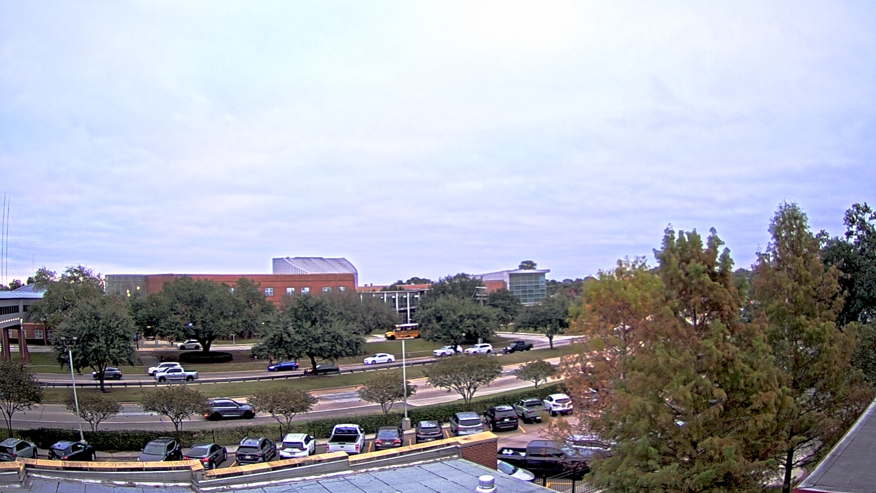 Thumbnail for current weather camera view from Chalmette HS in Chalmette, Louisiana
