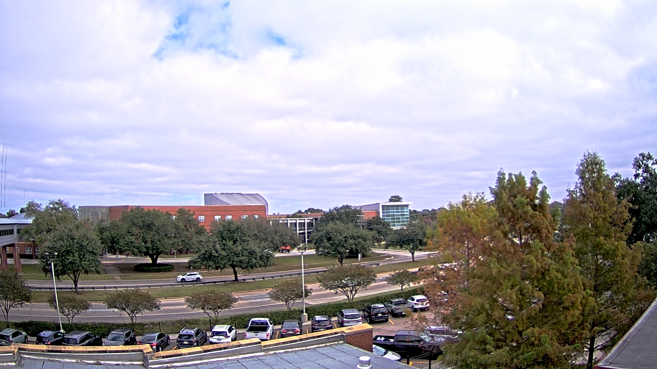 Thumbnail for current weather camera view from Chalmette HS in Chalmette, Louisiana