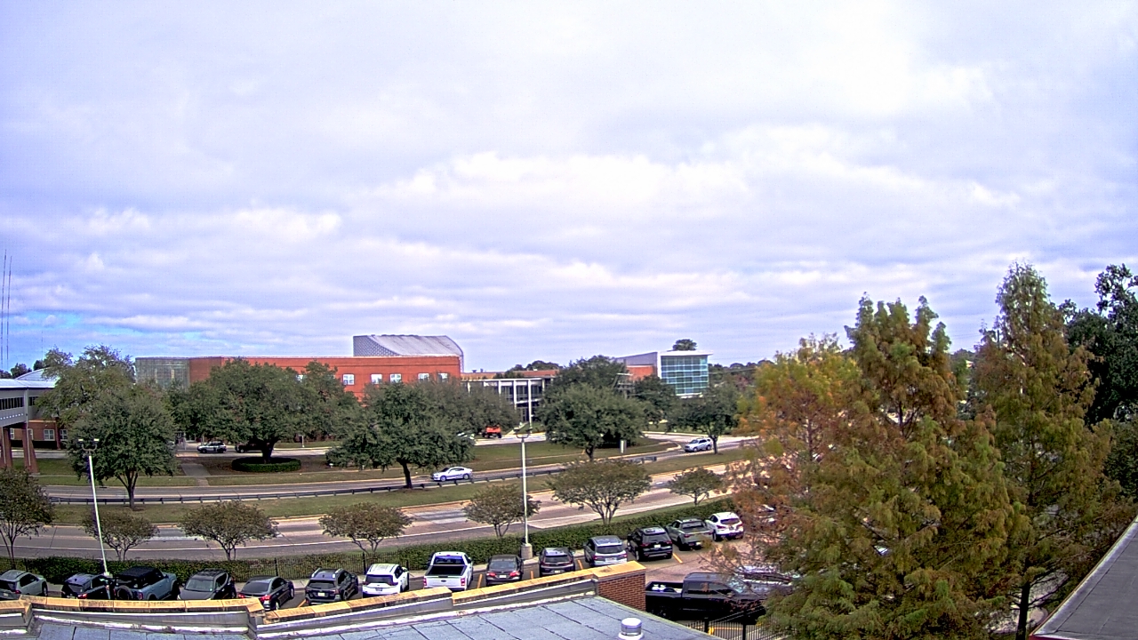 Thumbnail for current weather camera view from Chalmette HS in Chalmette, Louisiana