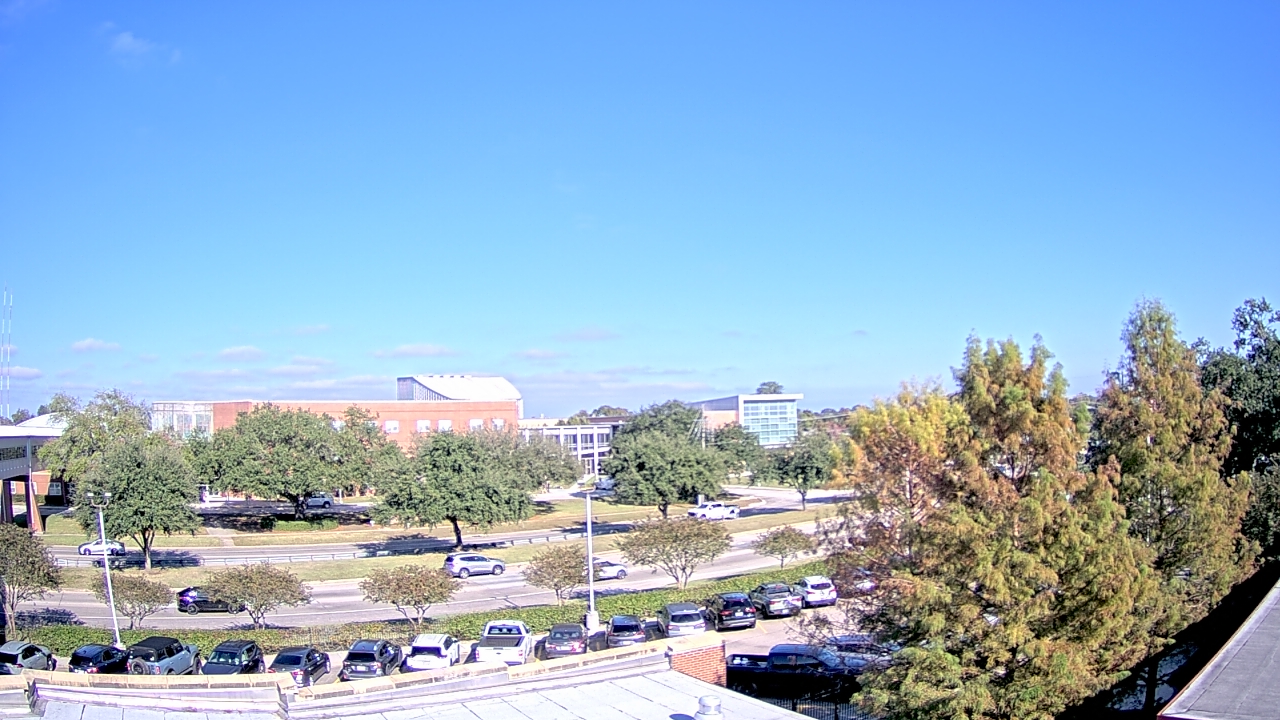 Thumbnail for current weather camera view from Chalmette HS in Chalmette, Louisiana