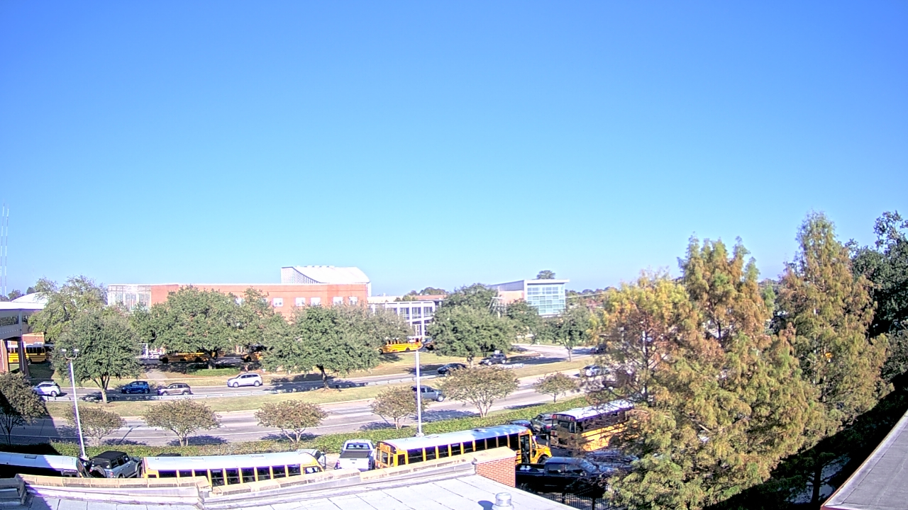 Thumbnail for current weather camera view from Chalmette HS in Chalmette, Louisiana