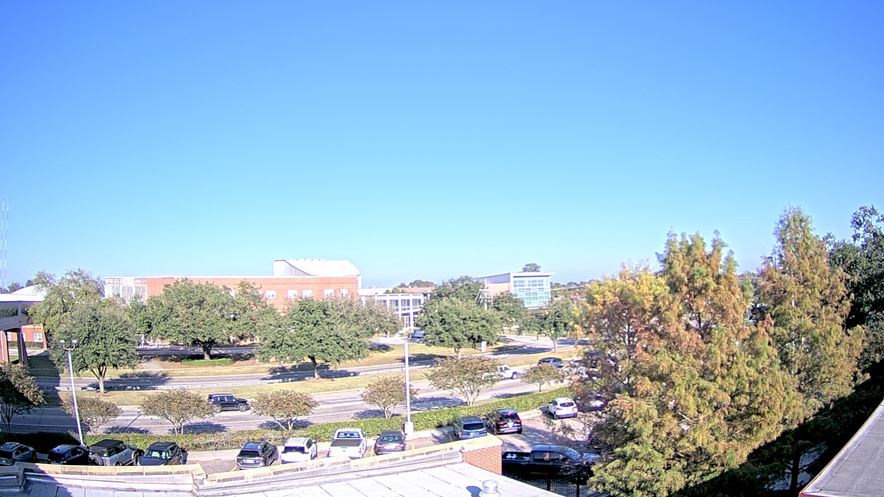 Thumbnail for current weather camera view from Chalmette HS in Chalmette, Louisiana
